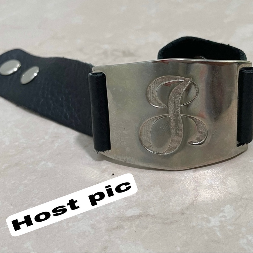 ‼️🖤 Lisa Stewart monogrammed B leather bracelet🖤‼️